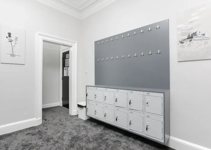 Hostel West End *