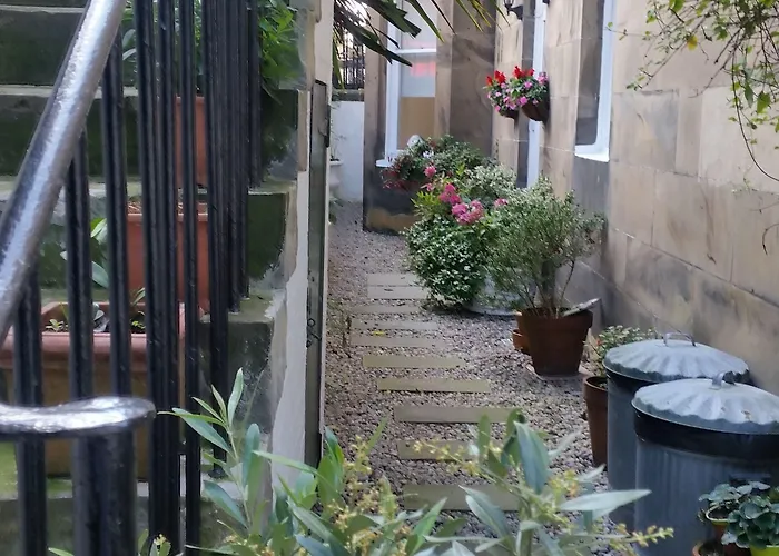 Grosvenor Gardens Hotel