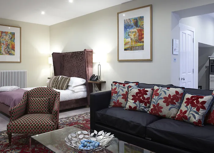 24 Royal Terrace Hotel 4*