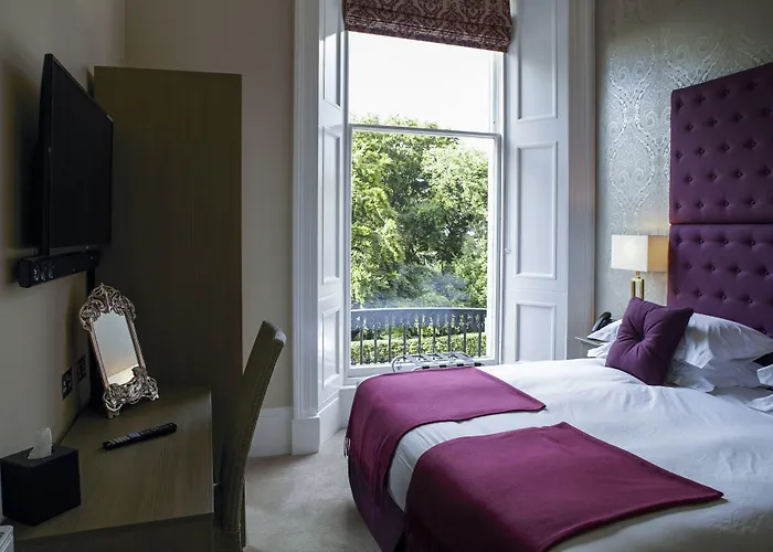 24 Royal Terrace 4*