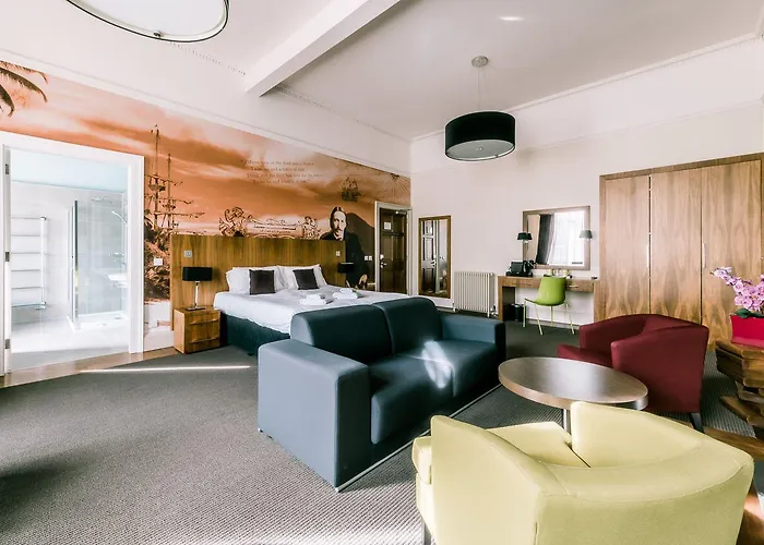 The Place 4*