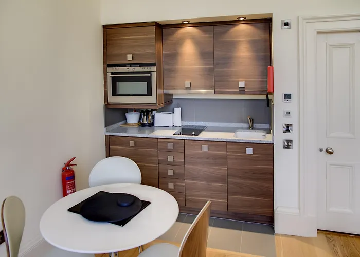 Clarendon Luxury Hotell 4*