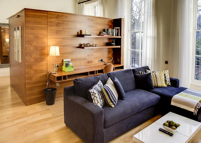 Hotell Clarendon Luxury 4*