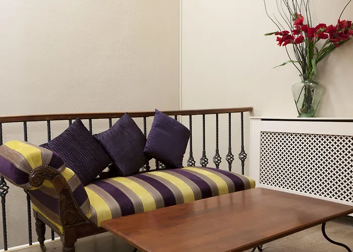 Townhouse Πανσιόν 3*