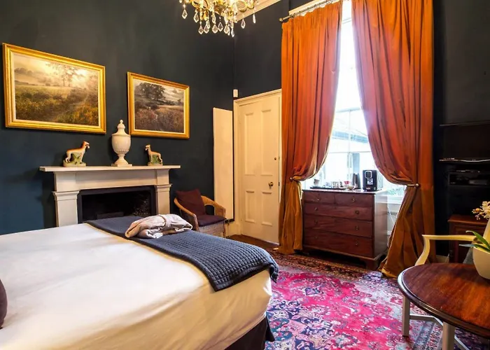 Bed & Breakfast Six Brunton Place 5*