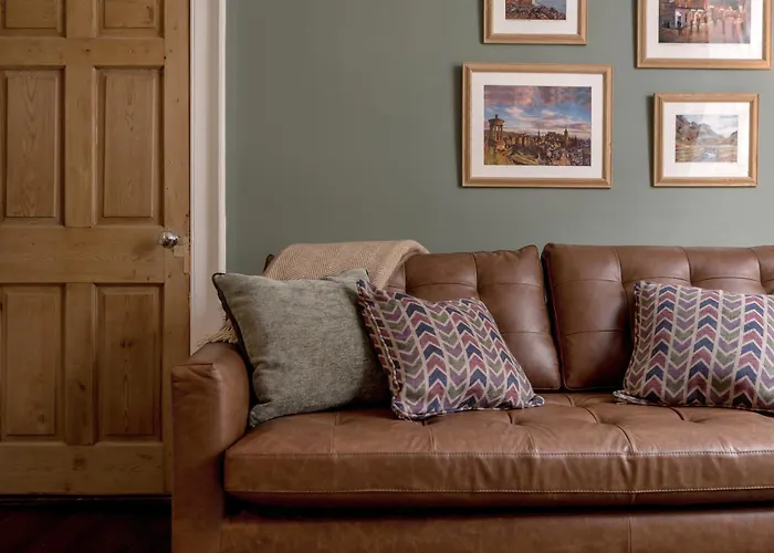 Daire Rose Edinburgh