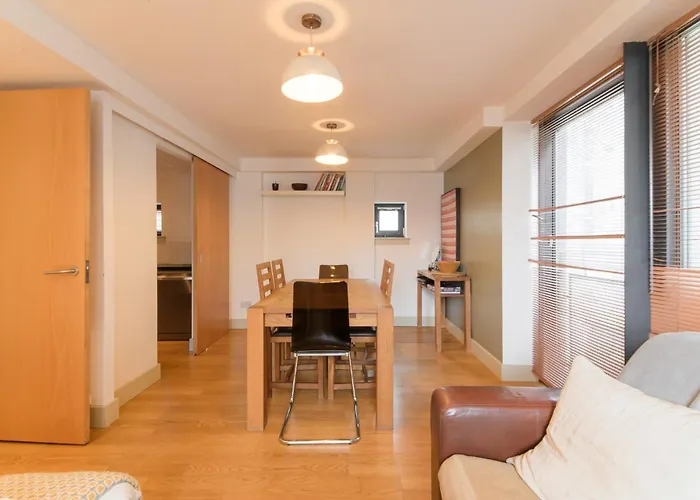Modern Flat In The Middle Of Old Town Edinburg