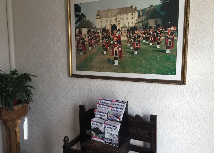 Adelphi Guest house 3*