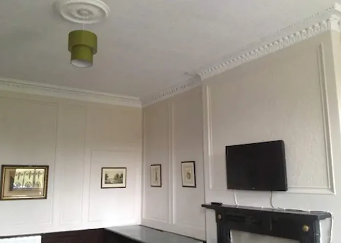 Adelphi Guest house 3*