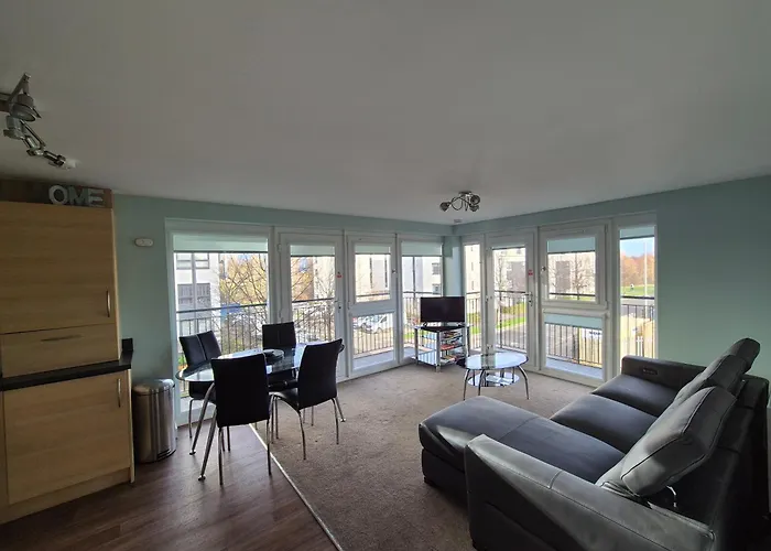 شقة Fabulous 3 Bedroom Flat *