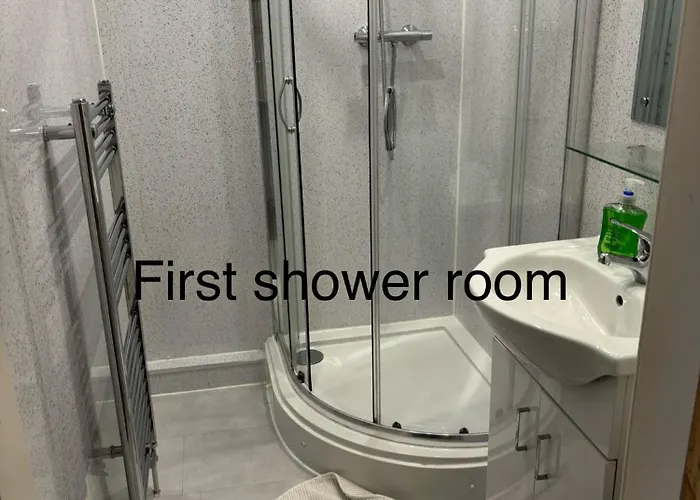 3 Bedrooms For Upto 6 * אדינבורו