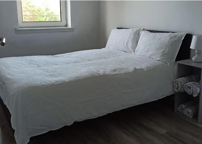 2 Bedroom - Stunning Views Balcony Parking Apartment