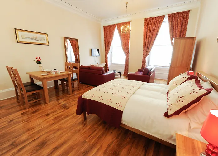 Апарт-отель Edinburgh City Suites 4*