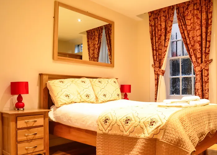 Апарт-отель Edinburgh City Suites 4*