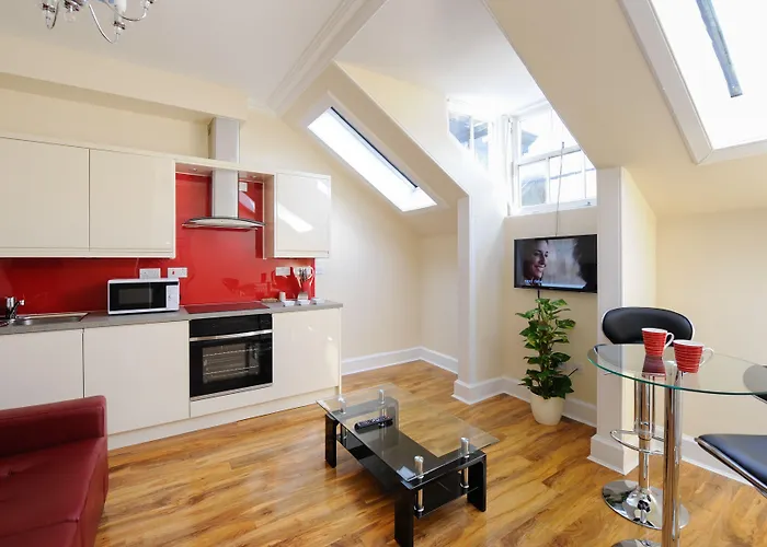 Апарт-отель Edinburgh City Suites 4*