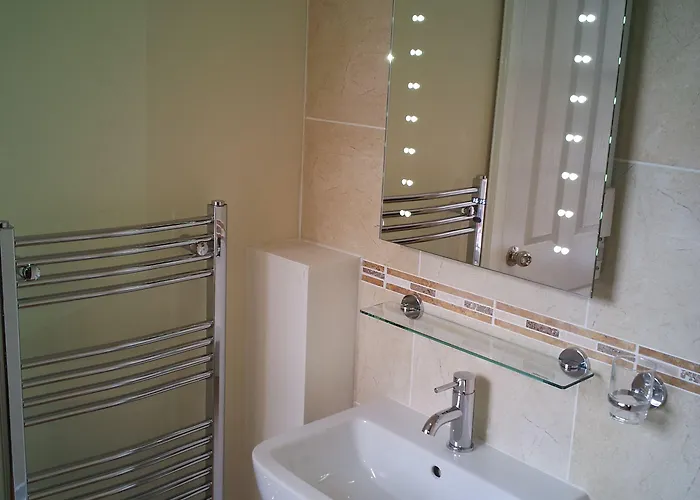 Edinburgh City Suites 4*