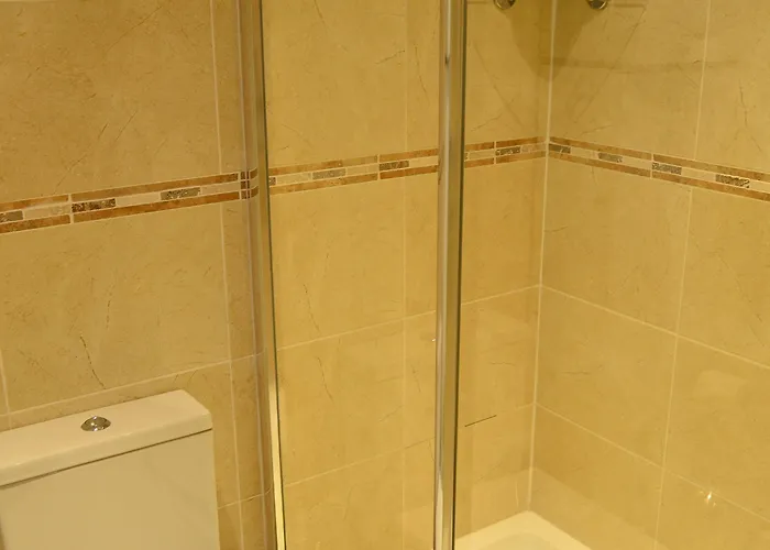 Edinburgh City Suites 4*