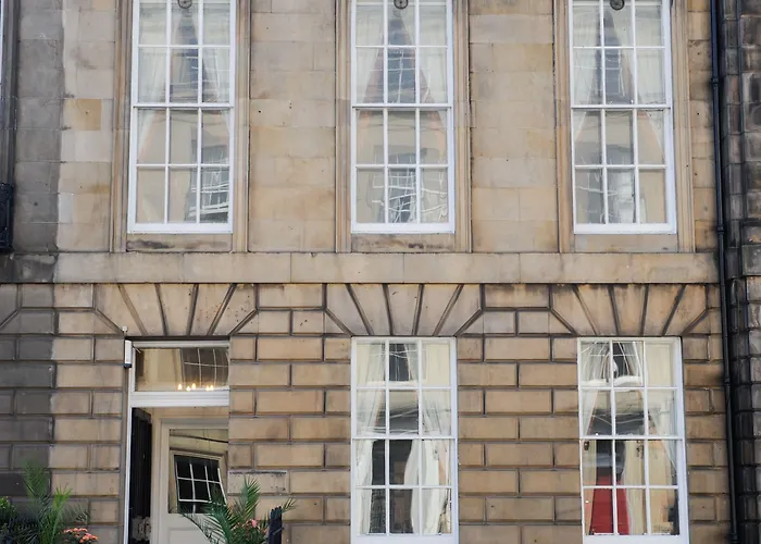 Апарт-отель Edinburgh City Suites