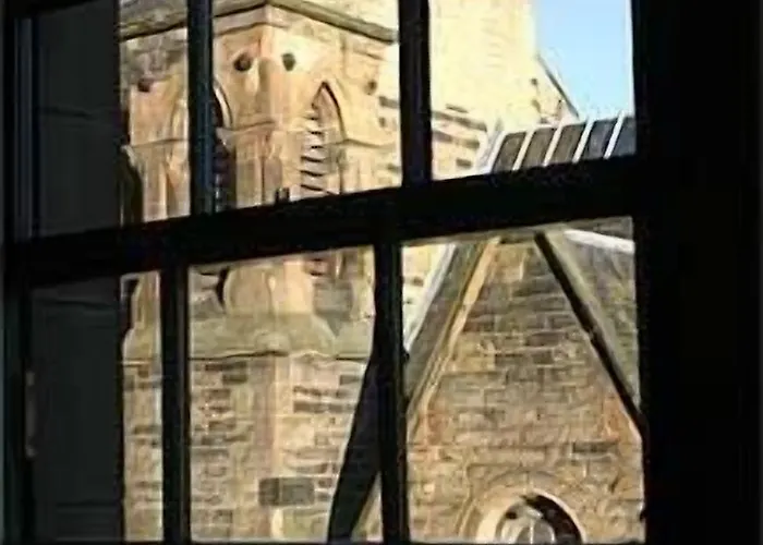 High Street - Over 18s Only, Backpackers Atmosphere (adults Only) *