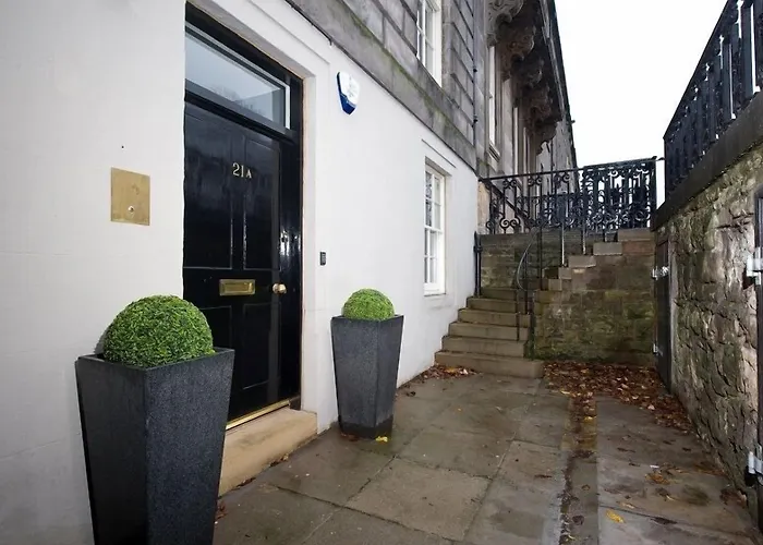 Destiny Scotland - Q-residence * Edinburgh