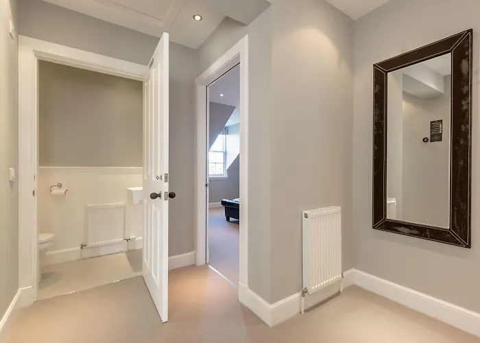 Destiny Scotland - Q-residence * Edinburgh