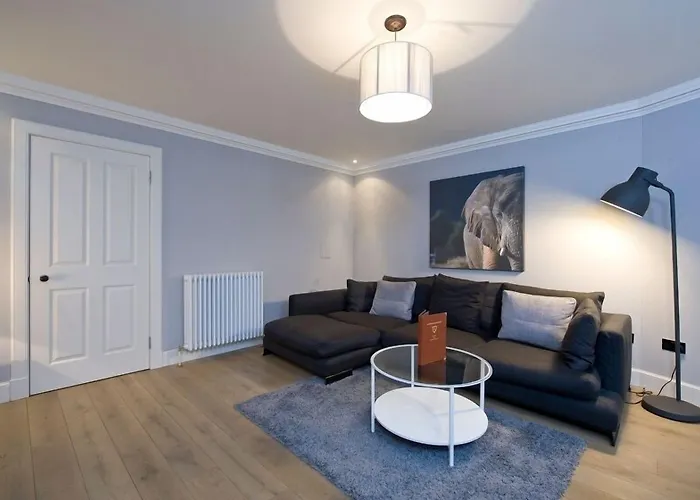 Destiny Scotland - Q-residence * Edinburgh