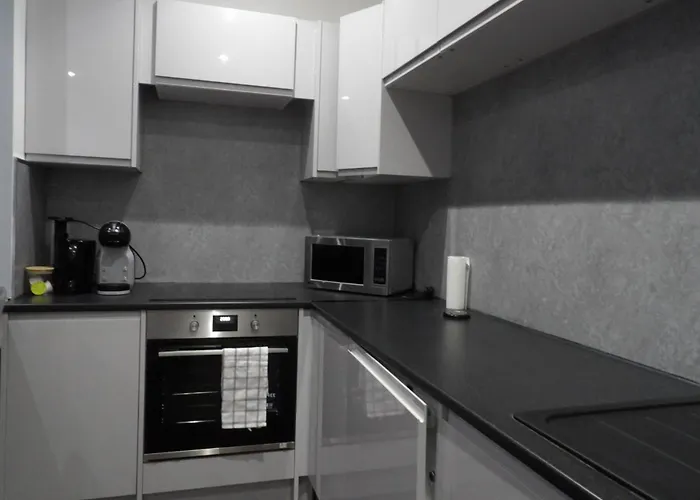 2bed Sleeps 4-near Meadows Park Parking Wifi アパート