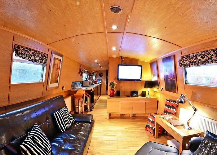 - Houseboats Ботель