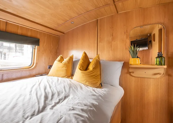 - Houseboats Úszó hotel 4*