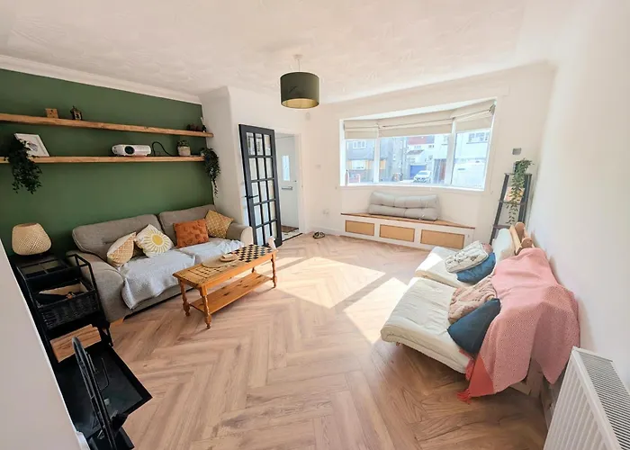 Newly Refurbished 3 Bed House With 2-sided Wood Burner And Garden In *