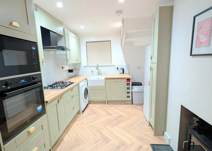 Newly Refurbished 3 Bed House With 2-sided Wood Burner And Garden In *