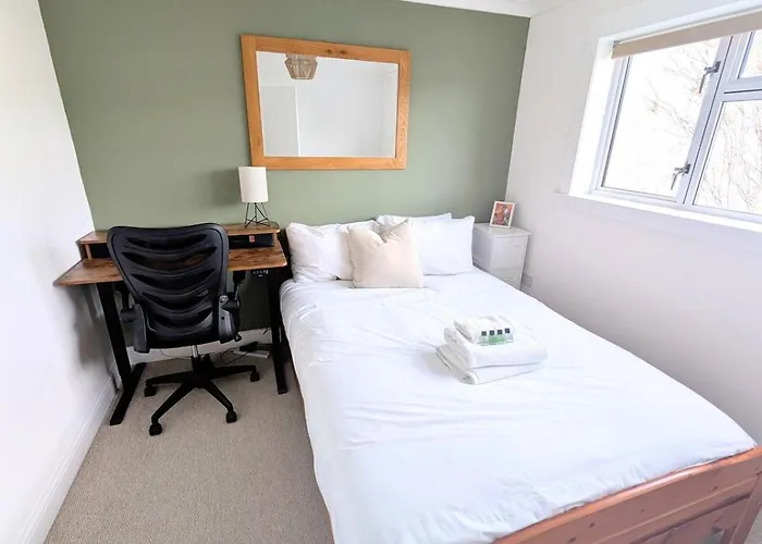 Сasa de vacaciones Newly Refurbished 3 Bed House With 2-sided Wood Burner And Garden In *