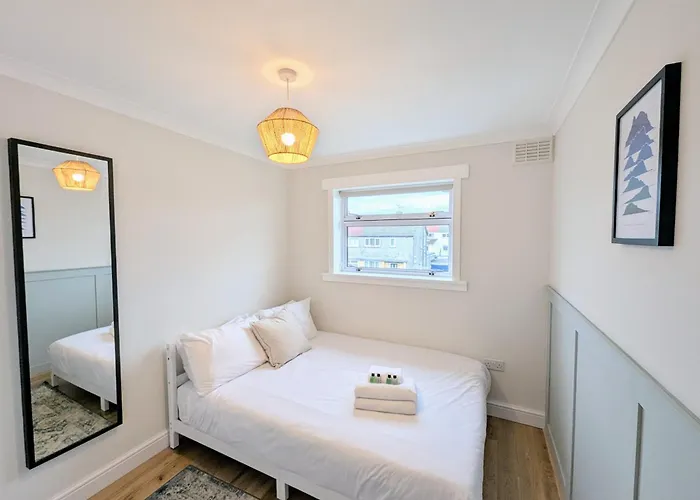 Сasa de vacaciones Newly Refurbished 3 Bed House With 2-sided Wood Burner And Garden In *