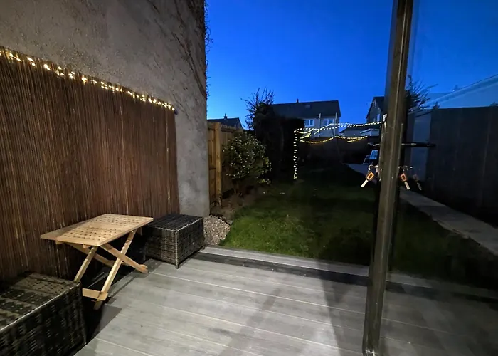 Newly Refurbished 3 Bed House With 2-sided Wood Burner And Garden In * Edimburgo