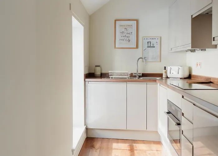 Charming Mews With Secure Parking * אדינבורו