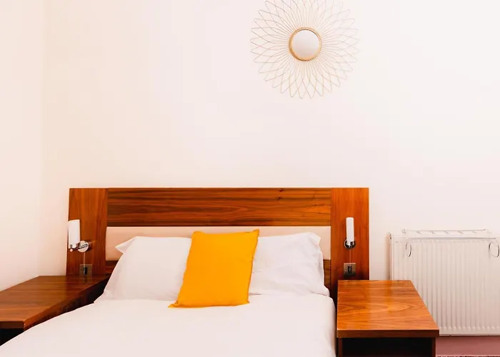 Relaxing By Carlton Hill * エディンバラ