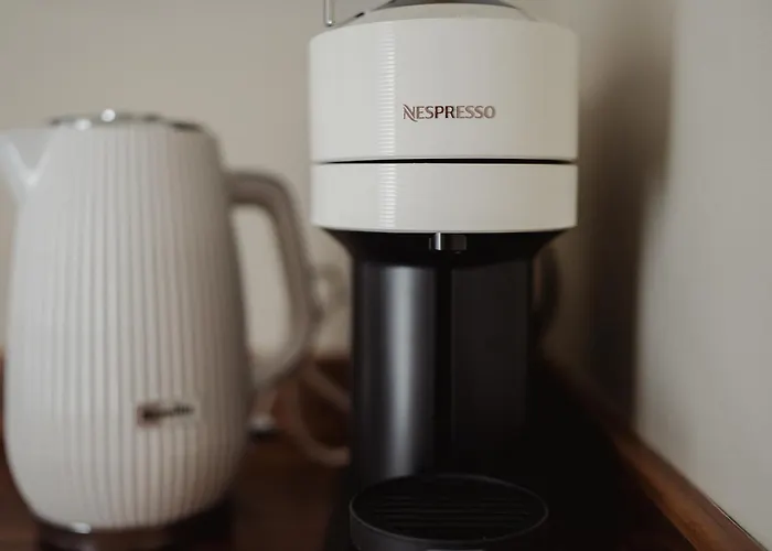 Charming Mews With Secure Parking דירה *