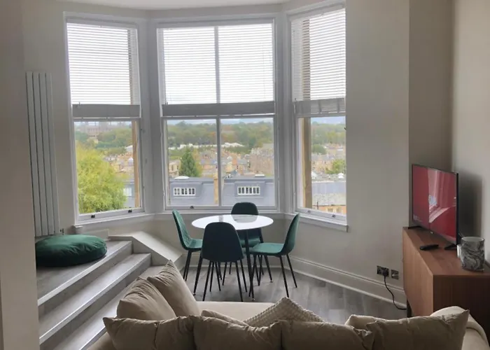 Charming West End Flat דירה אדינבורו