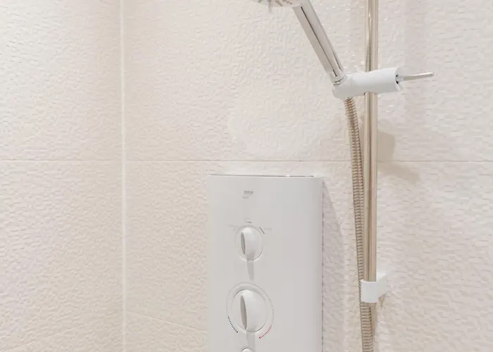 Charming Mews With Secure Parking *