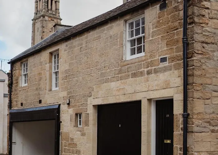 Charming Mews With Secure Parking Apartament