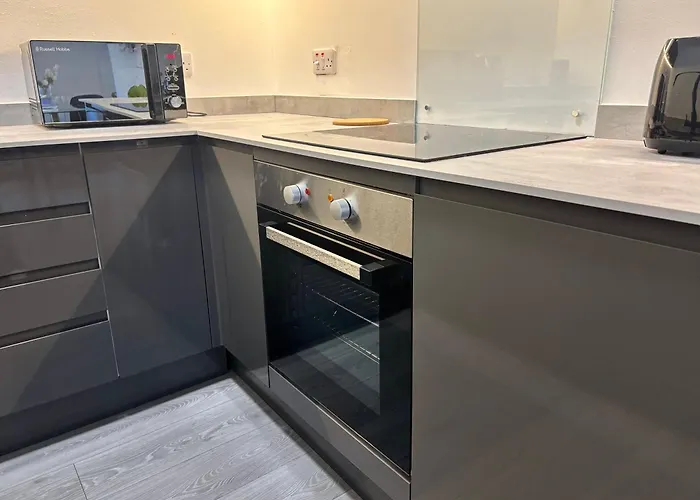 Stylish 1 Bed Centre דירה *