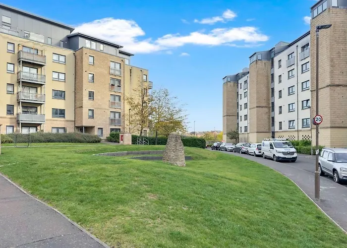 Hawkhill Lookout - Arthur's Seat View Edinburgh