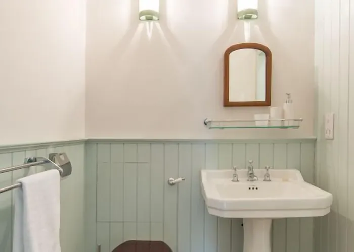 The Pavilion At Lamb's House Holiday home *