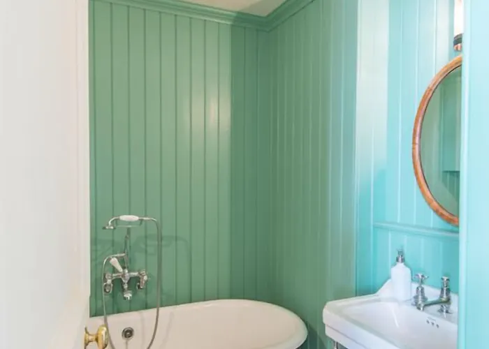 Holiday home The Pavilion At Lamb's House *