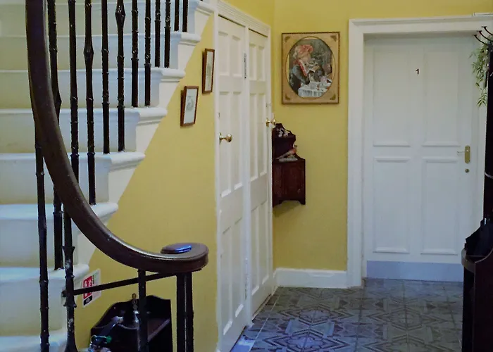 16 Pilrig 3* Edinburgh