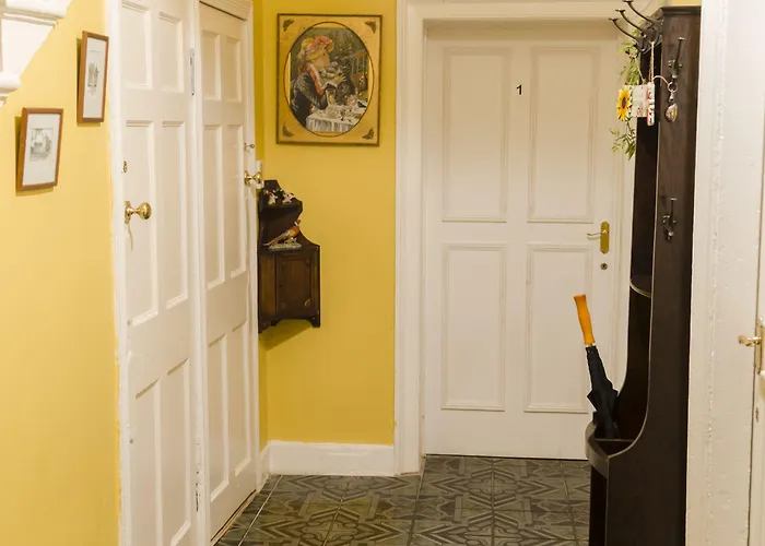 16 Pilrig Bed & Breakfast