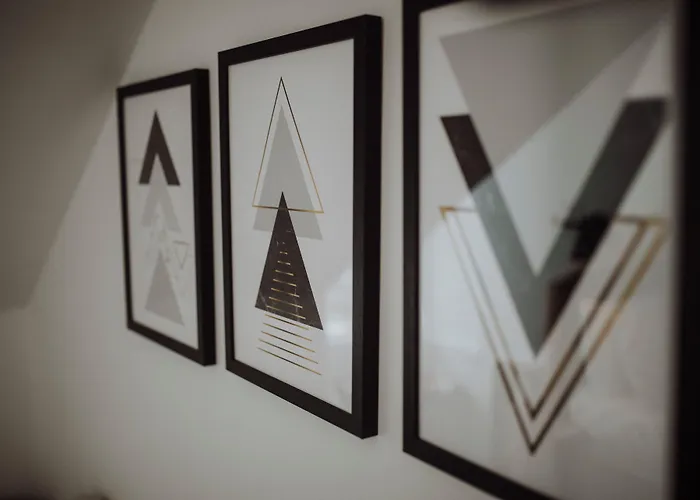 16 Pilrig 3* Edinburgh