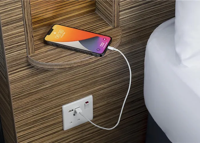 Travelodge Rose Street 3*