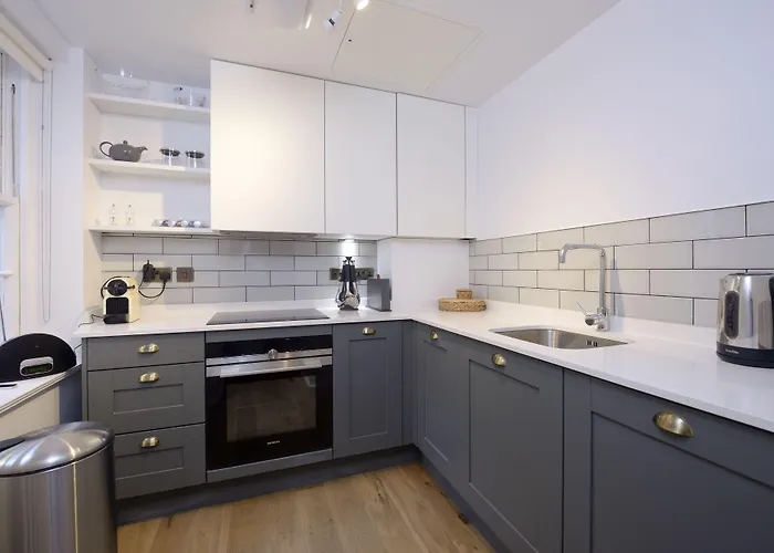 Destiny Scotland - Distillers House Apartment Edinburgh