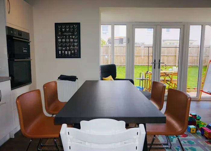 En-suite Double Bedroom With Pentland Hill View Rum i privatbostad
